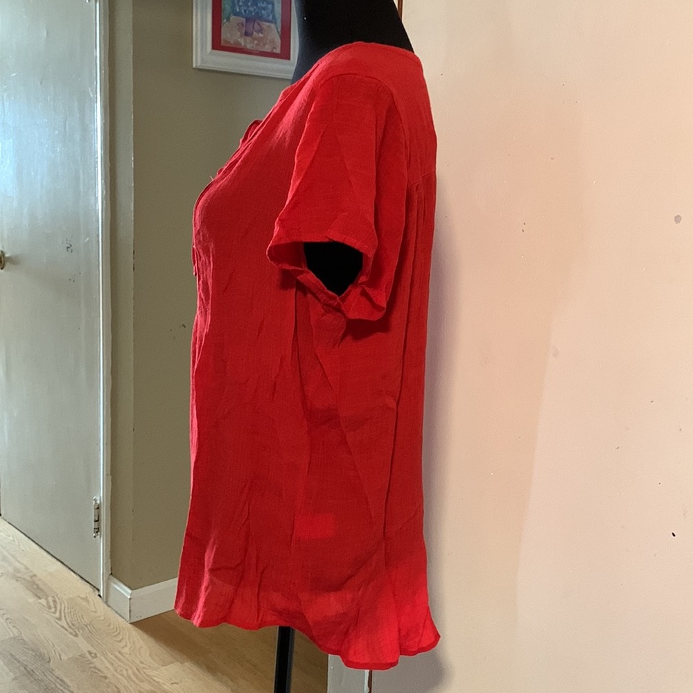 Liz Claiborne short sleeve front key hole top red in color size L.    EUC - Picture 4 of 6